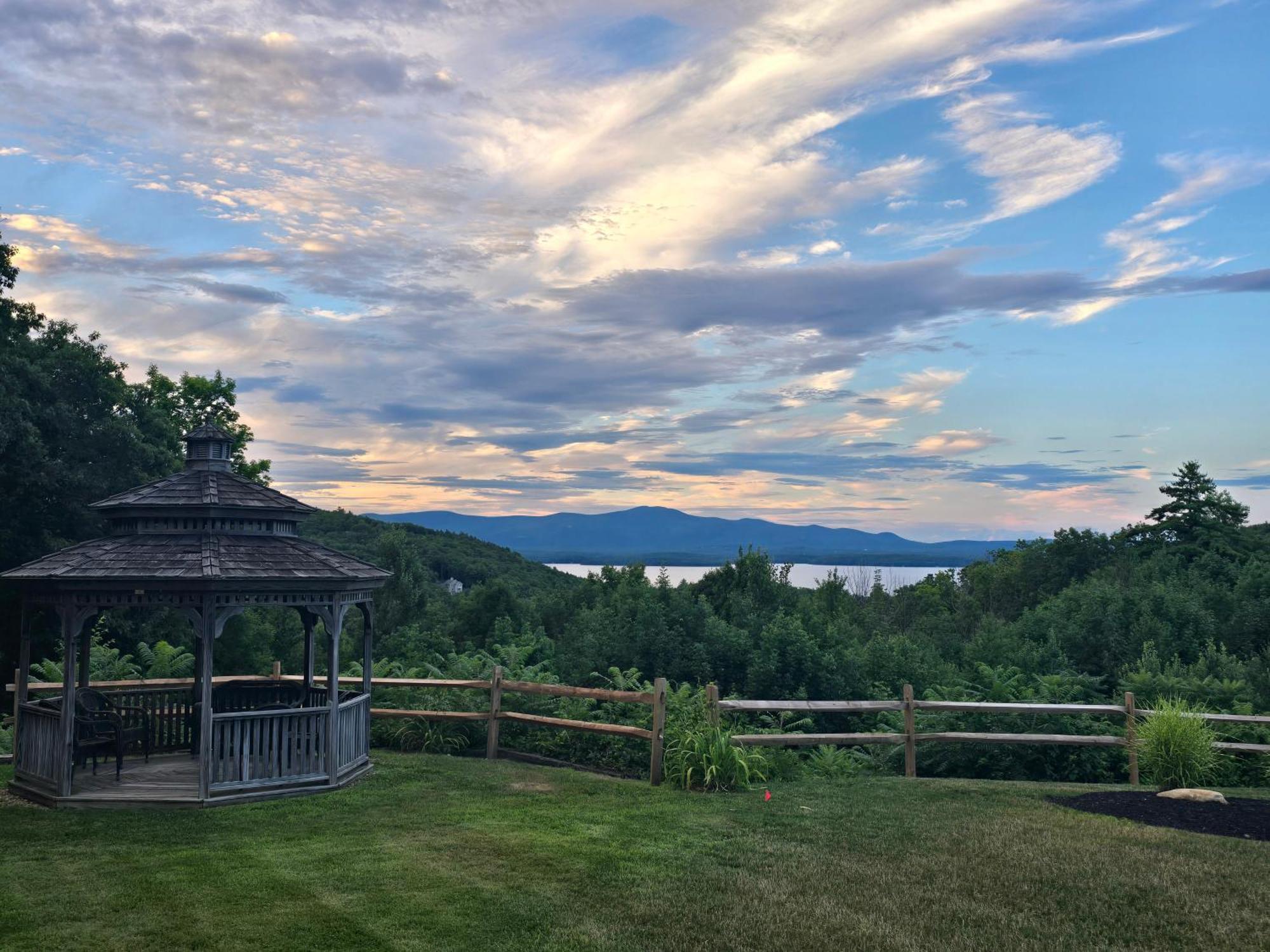 Gunstock Inn & Suites Гилфорд Экстерьер фото